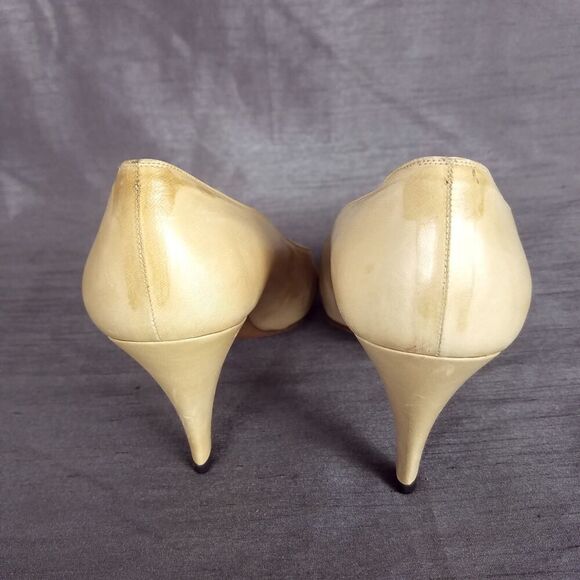Chanel Vintage Cap Toe Tan Black Embossed Leather High Heel Pumps Size 9 - Picture 4 of 8